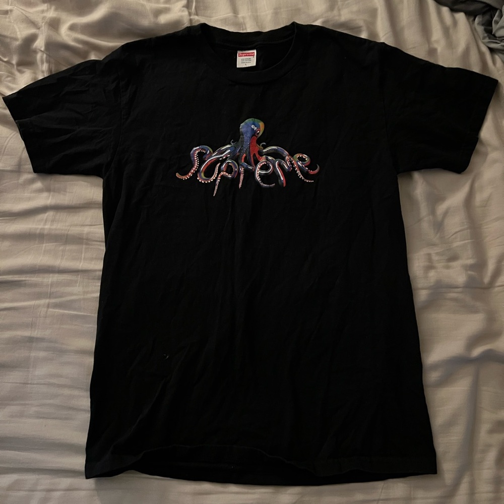 Men’s Supreme shirt